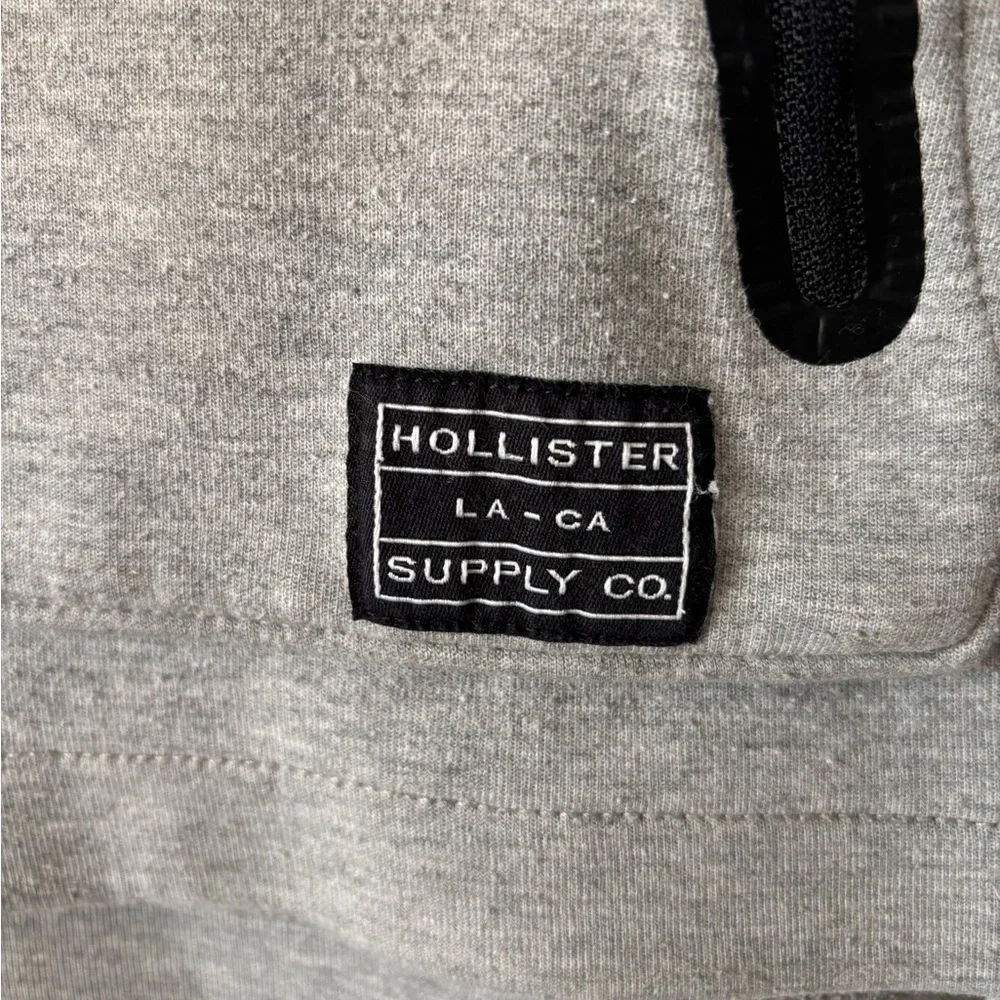 Hollister Hoodie size medium - Picture 2 of 5